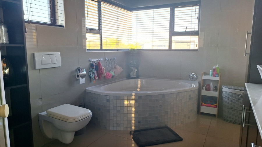 4 Bedroom Property for Sale in Island View Western Cape